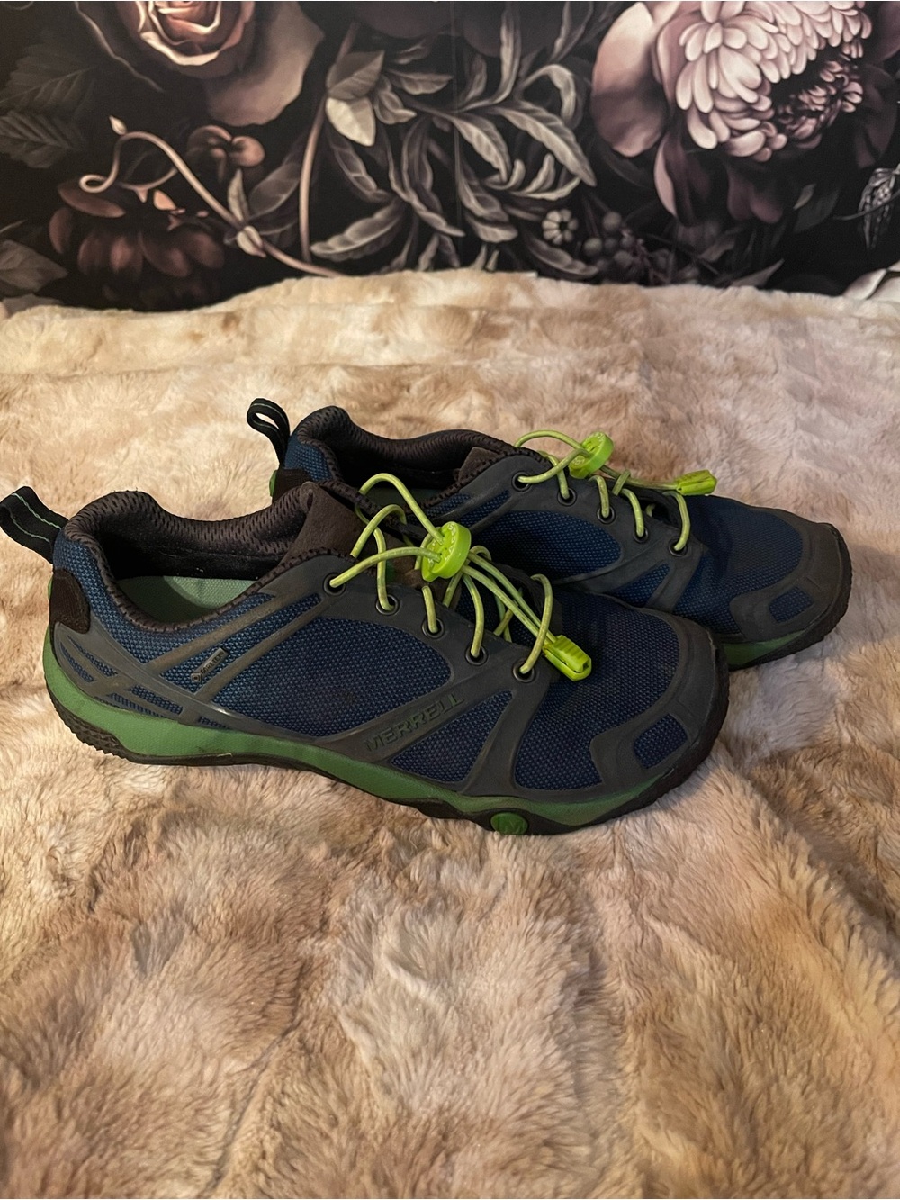 Merrell Men’s Navy & Green Gor-Tex Shoe 9